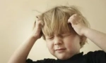 Miért van a gyermek feje